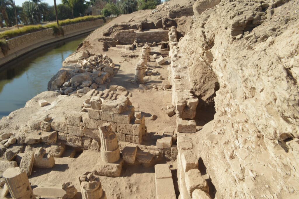 Fouilles sur le site de Gabal El Haridi. © Ministère du Tourisme et des Antiquités