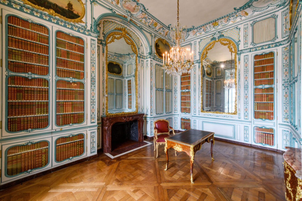  La bibliothèque du Dauphin restaurée. © Château de Versailles, T. Garnier