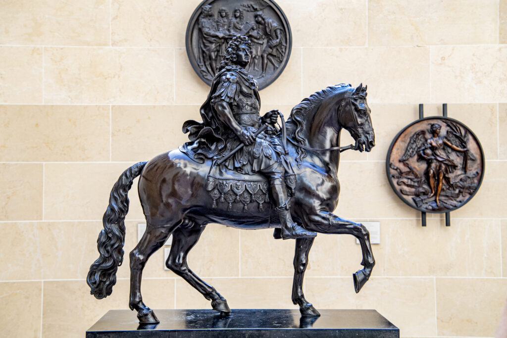 Antoine Coysevox (1640-1720), Louis XIV à cheval. Bronze, 94 cm ; piédestal : 120 cm. © ???????