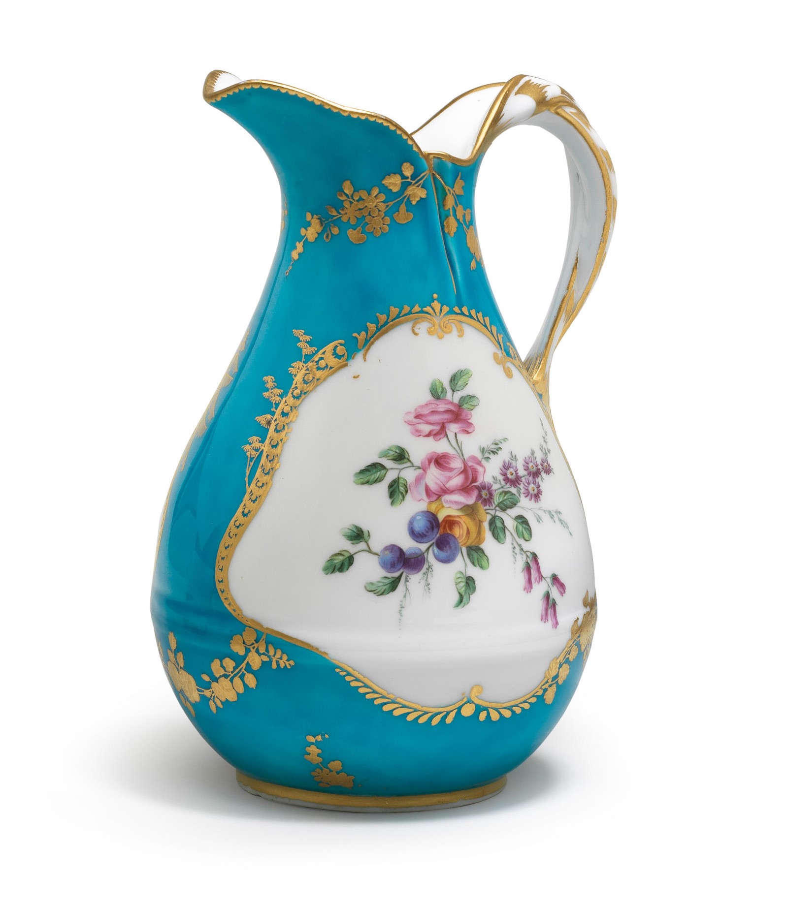 Manufacture royale de porcelaine de Vincennes, aiguière dite broc « Roussel » probablement acquise par Madame de Pompadour, 1754. Porcelaine tendre bleu-céleste, 19,5 cm. Estimé : £40 000/60 000. Vente Londres, 7 juillet 2022. © Bonhams