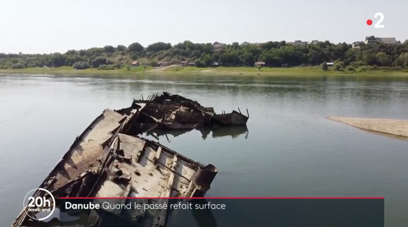 Capture d'écran du reportage diffusé sur France 2 le 27 août 2022 intitulé « Sécheresse : des navires de guerre nazis refont surface dans le Danube » (réal. L. Desbonnets, B. Boussouar, A. Lokvancic).