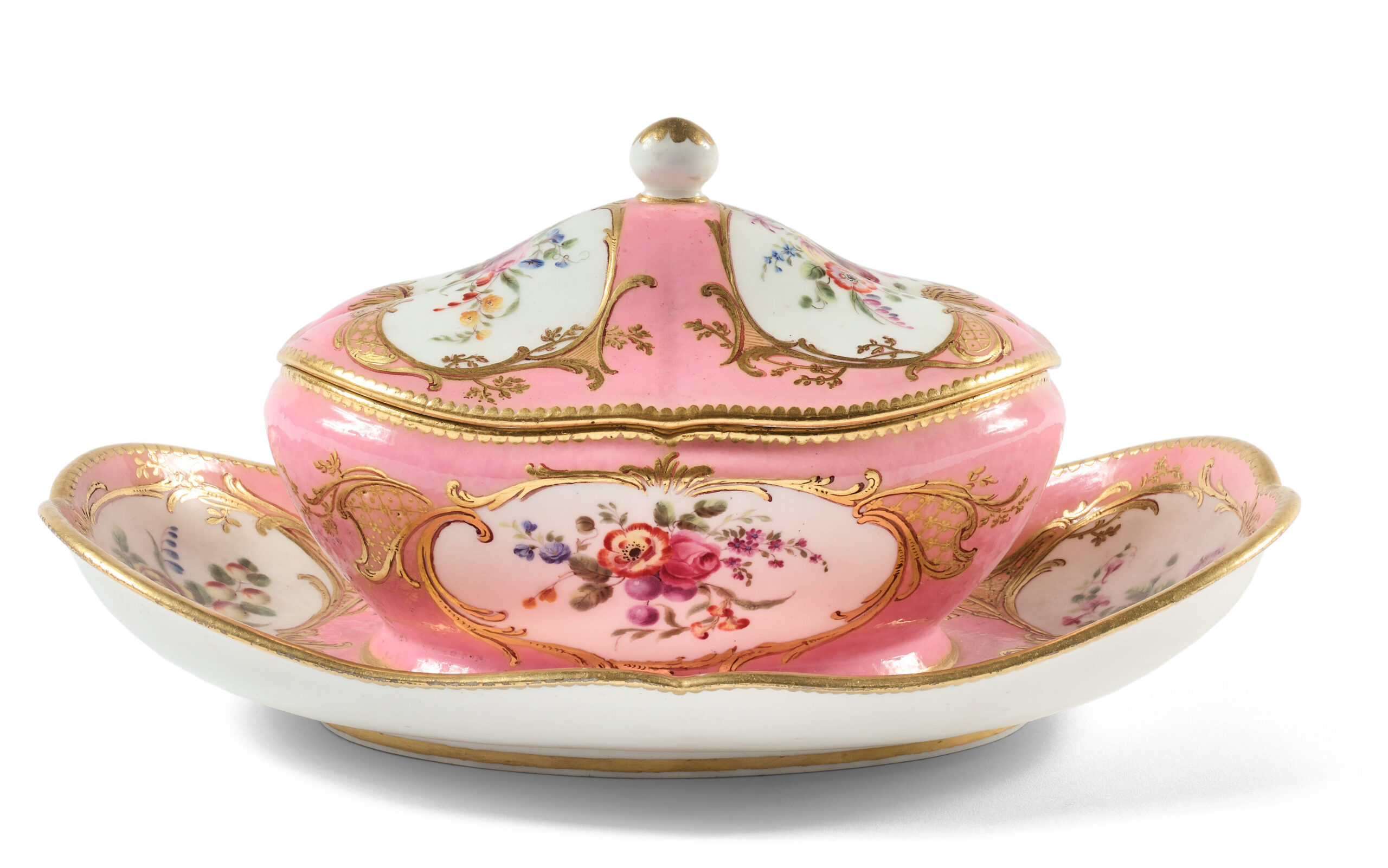 Sèvres, vers 1758. Porcelaine, 11,5 x 23 cm. Estimé : 6 000/8 000 €. Adjugé : 50 800 € (frais inclus)