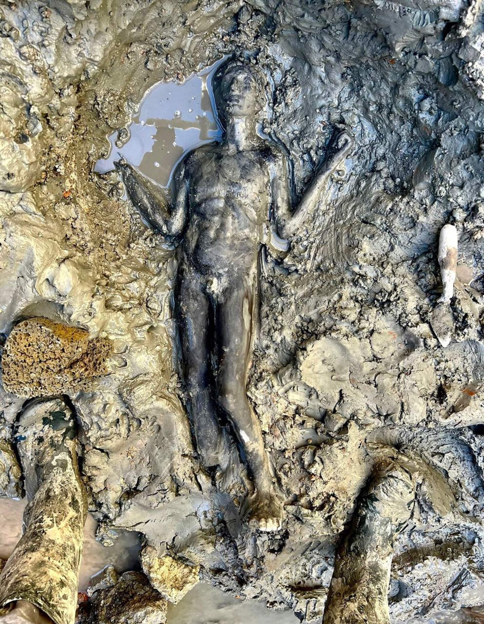 L’une des sculptures récemment extraites des boues chaudes de Toscane. © Handout / Italian Culture Ministry