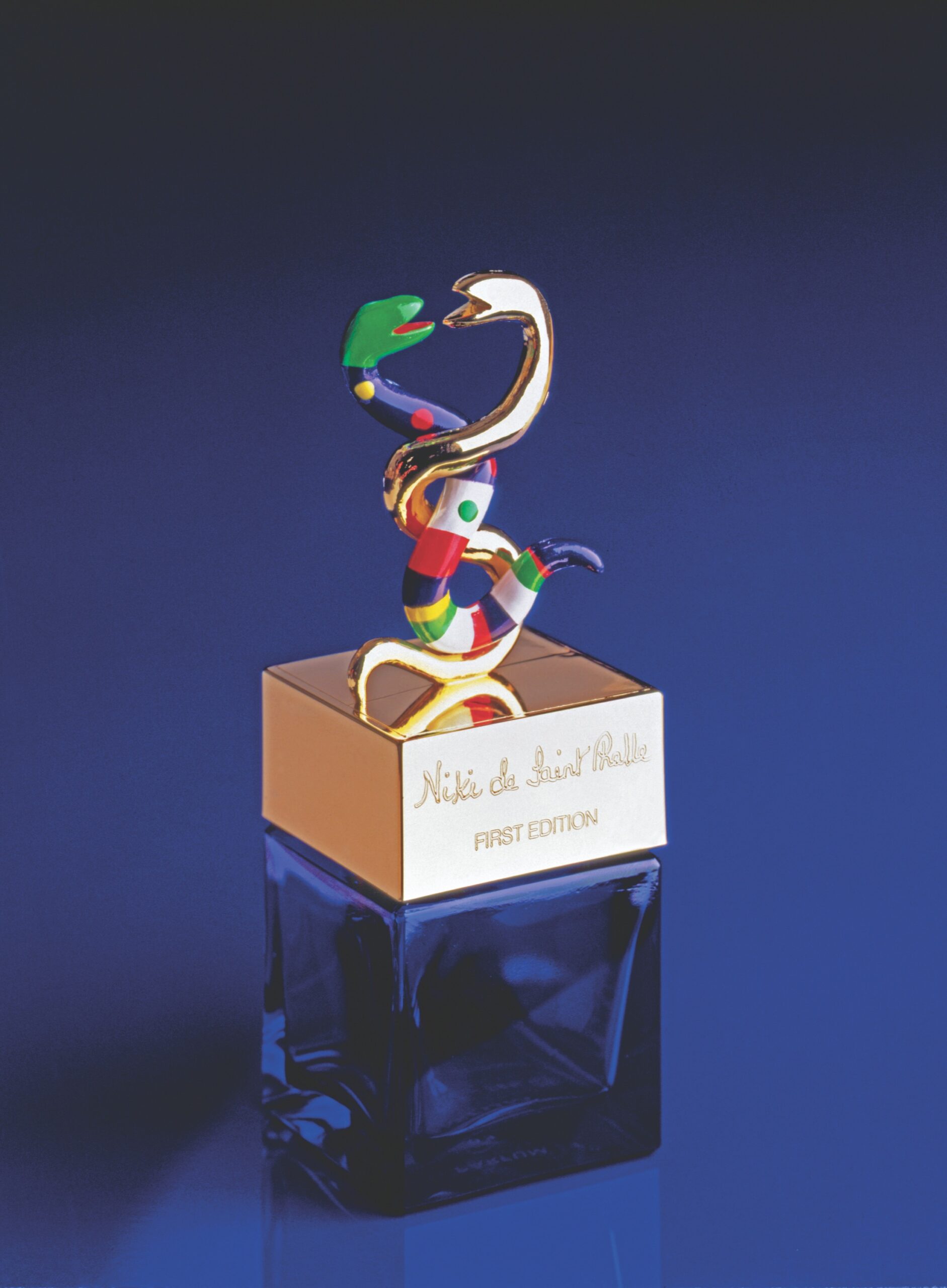 Niki de Saint Phalle (1930-2002), Flacon de parfum, 1982, verre et plastique, 35x12x12cm, Collection Dumetz-Grenouilleau © Niki Charitable Art Foundation