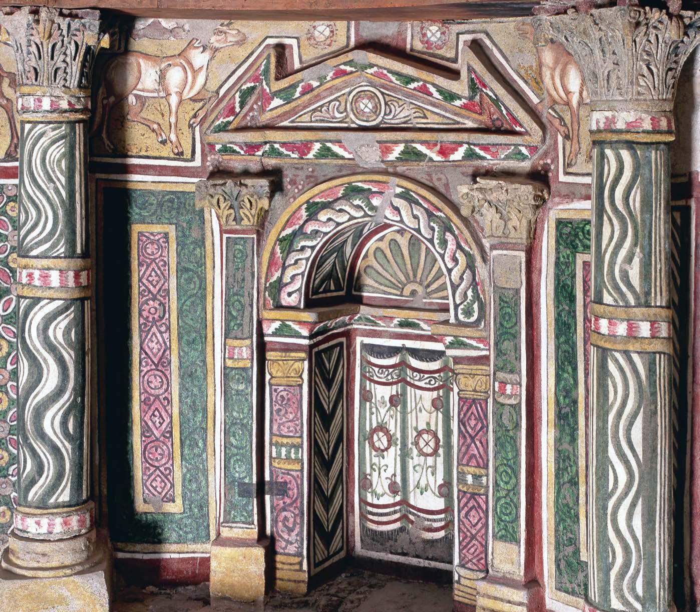 Niche ornementée d'abside. Monastère rouge, Sohag, Égypte, VIe-VIIe siècle. Peinture murale. © DR