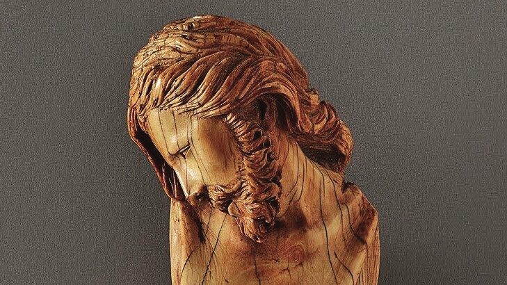 Giovanni Pisano (attribué à), Christ crucifié (détail), vers 1270 ? Ivoire. Paris, musée de Cluny – musée national du Moyen Âge. Photo service de presse. © DR