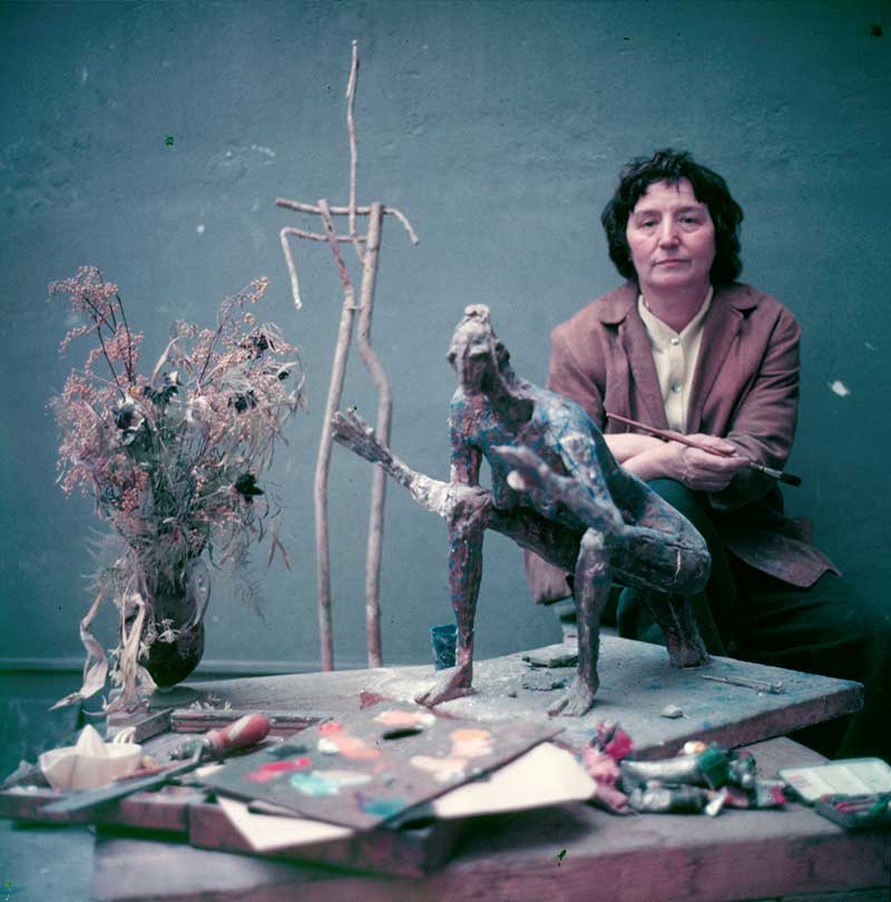 Agnès Varda (1928-2019), Germaine Richier dans son atelier, 30 novembre 1955. Photo service de presse. © Succession Agnès Varda