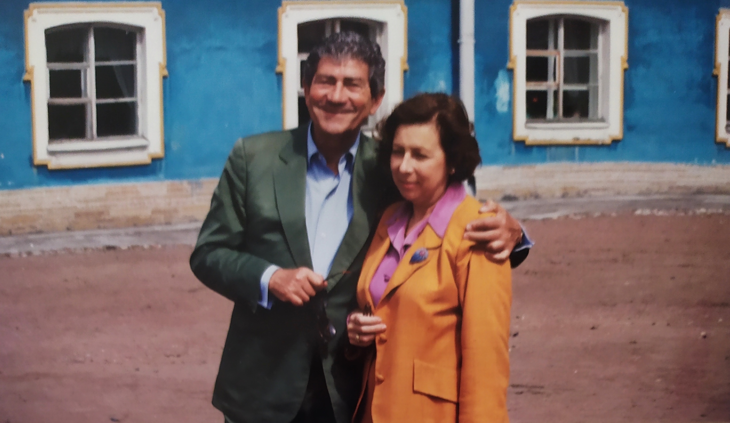 Alain Moatti et son épouse Michèle à Saint-Pétersbourg en l’an 2000. © F.d.L.M.
