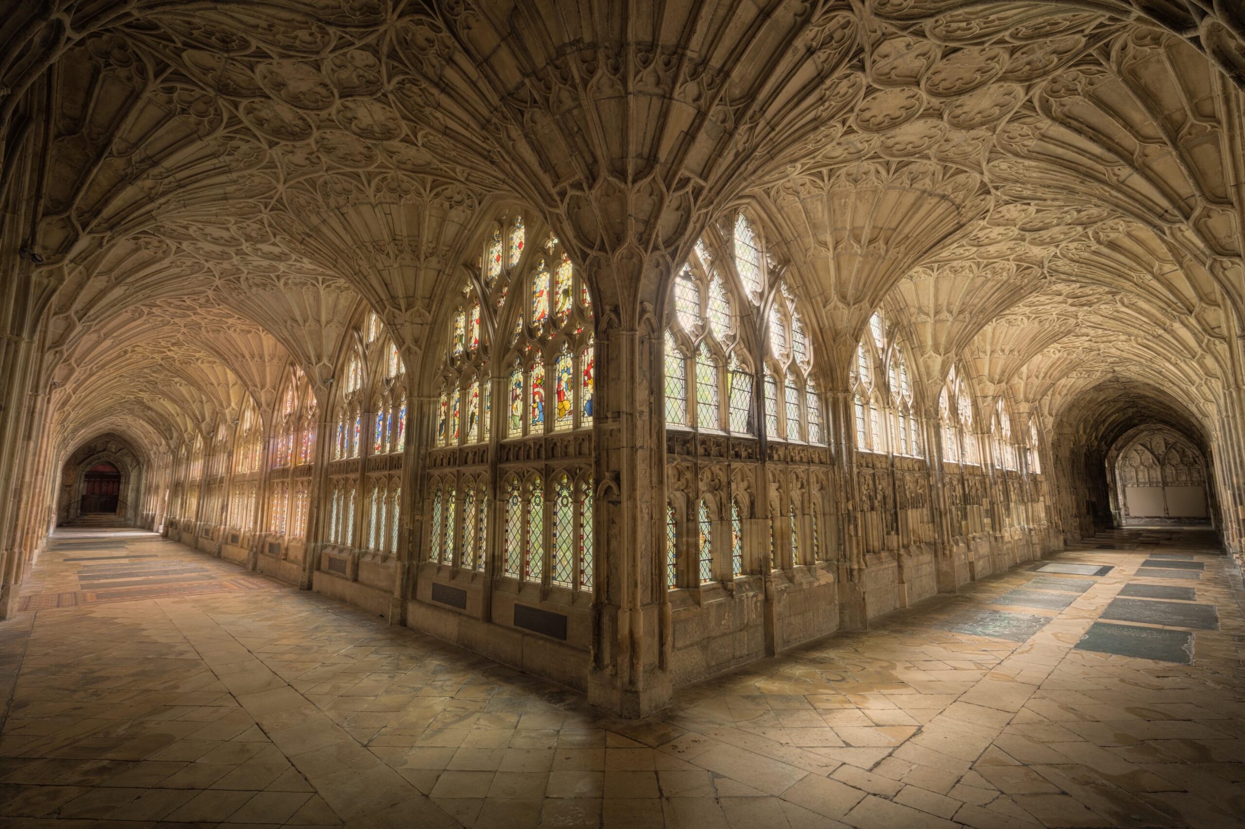 Vue du splendide cloître de la cathédrale de Gloucester qui sert d'écrin aux couloirs de Poudlard. © CC