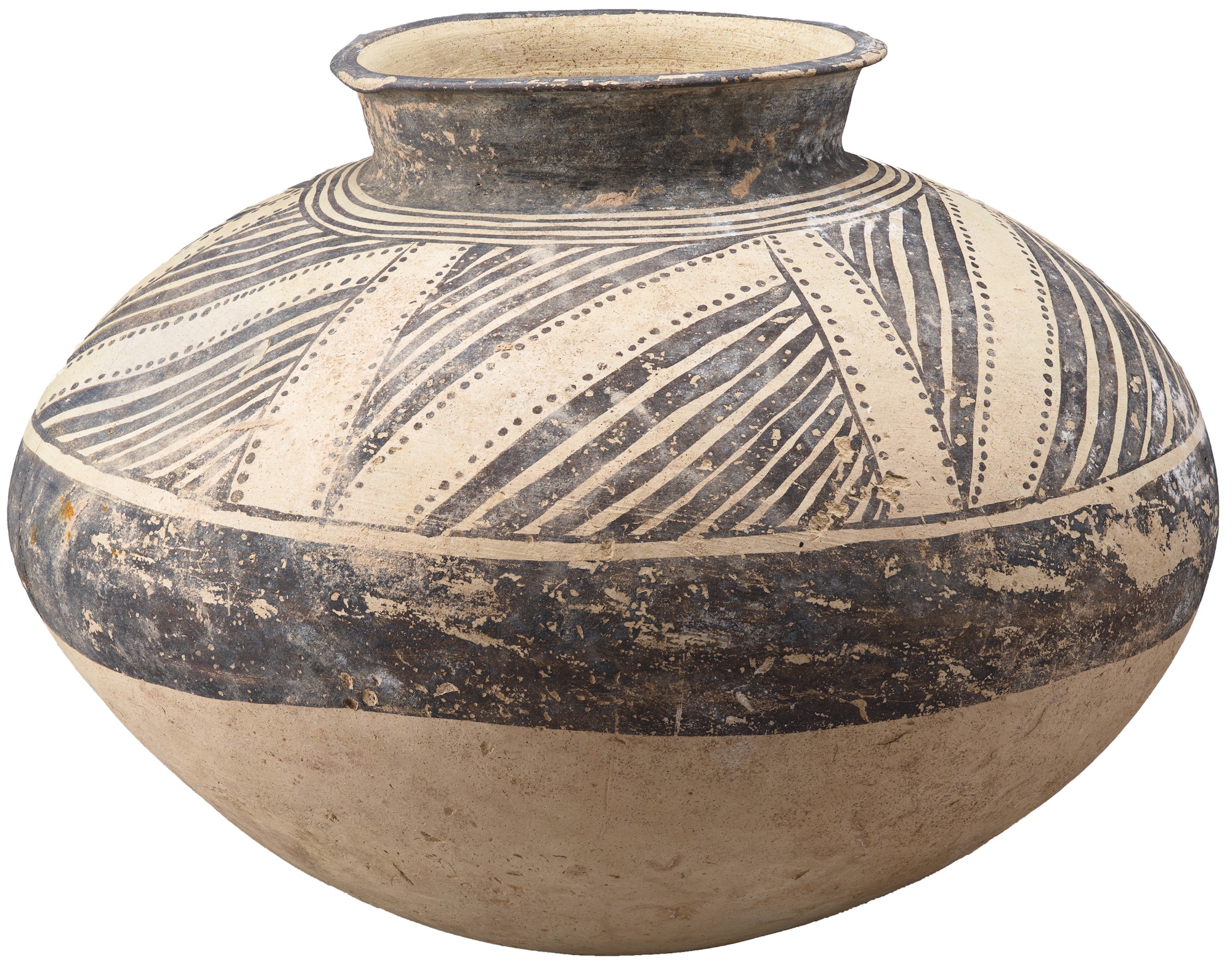 Vase fermé à engobe noir et à décor géométrique de la culture d’Obeid (vers 4000 avant notre ère). © RMN-GP (musée du Louvre), Mathieu Rabeau / SP