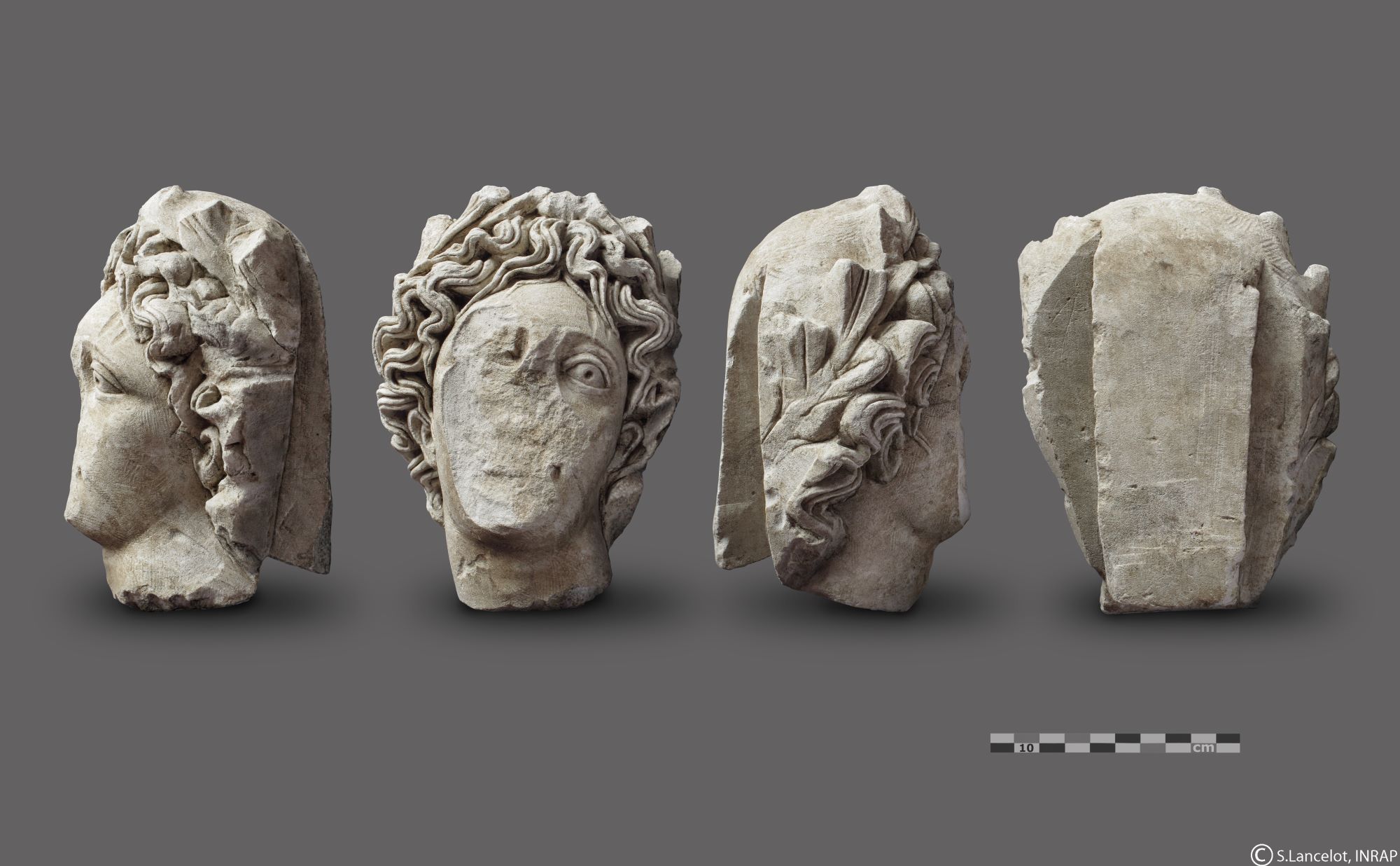 Tête d’Apollon découverte à Famars, IIIe siècle, calcaire, 19 x 13,6 x 11,3 cm. Photo Stéphane Lancelot, Inrap