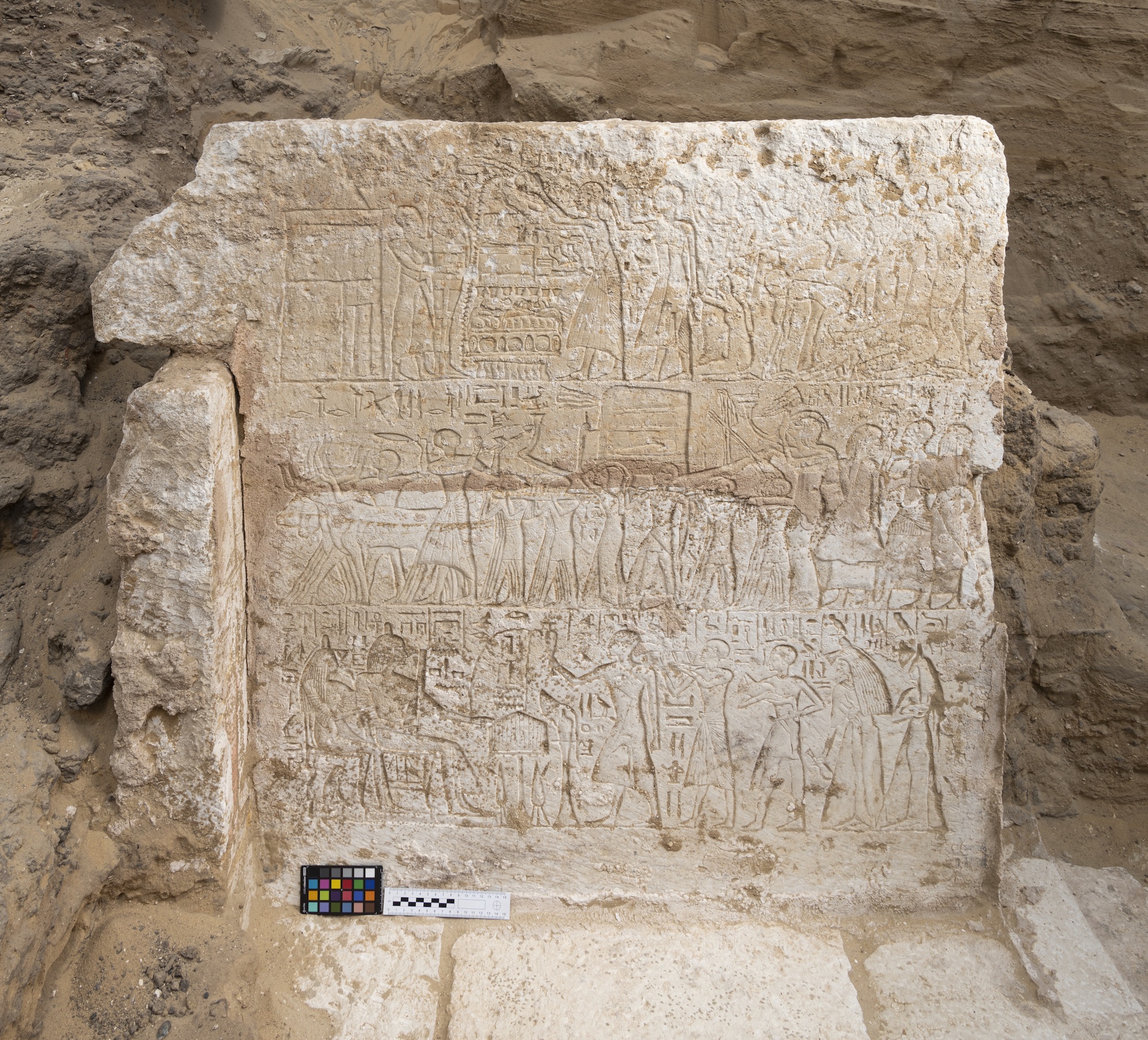 Murs ornés de la chapelle funéraire de Youyou à Saqqara découverts en 2023. © Expédition Leyde-Turin à Saqqara