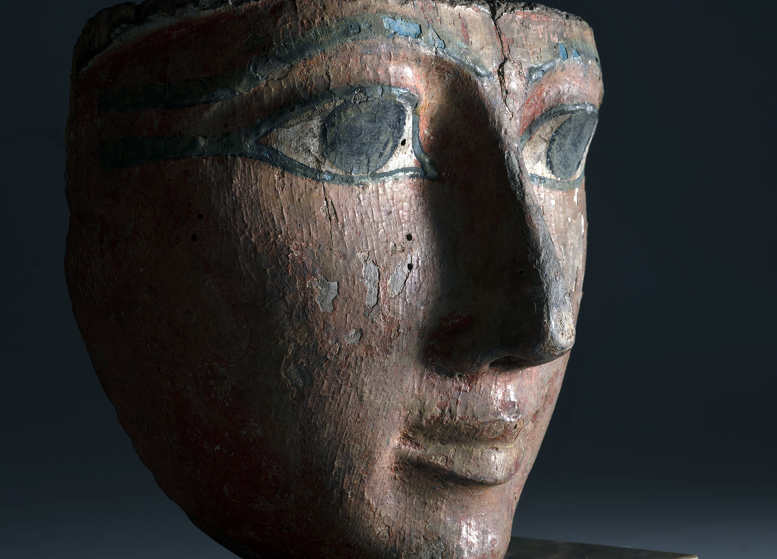 Fragment de cercueil, Égypte, Nouvel Empire. Bois. E.08421. © DR