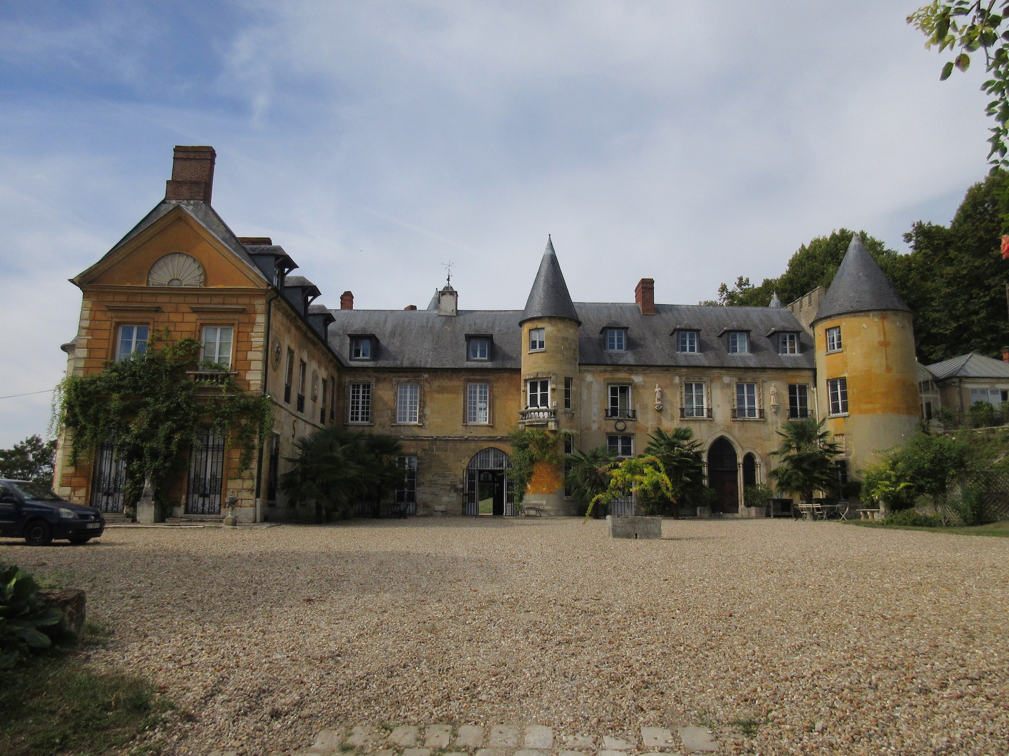 Château de Vaux-sur-Seine. © William Jexpire, CC BY-SA 4.0