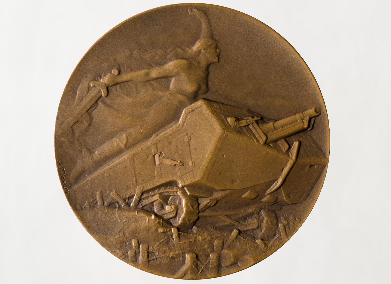 Pierre-Alexandre Morlon (1878-1951), Les tanks, 1918. Médaille en bronze. Collection Denis Grisel. Photo service de presse. © B. Mahuet, musée des Ursulines de Mâcon