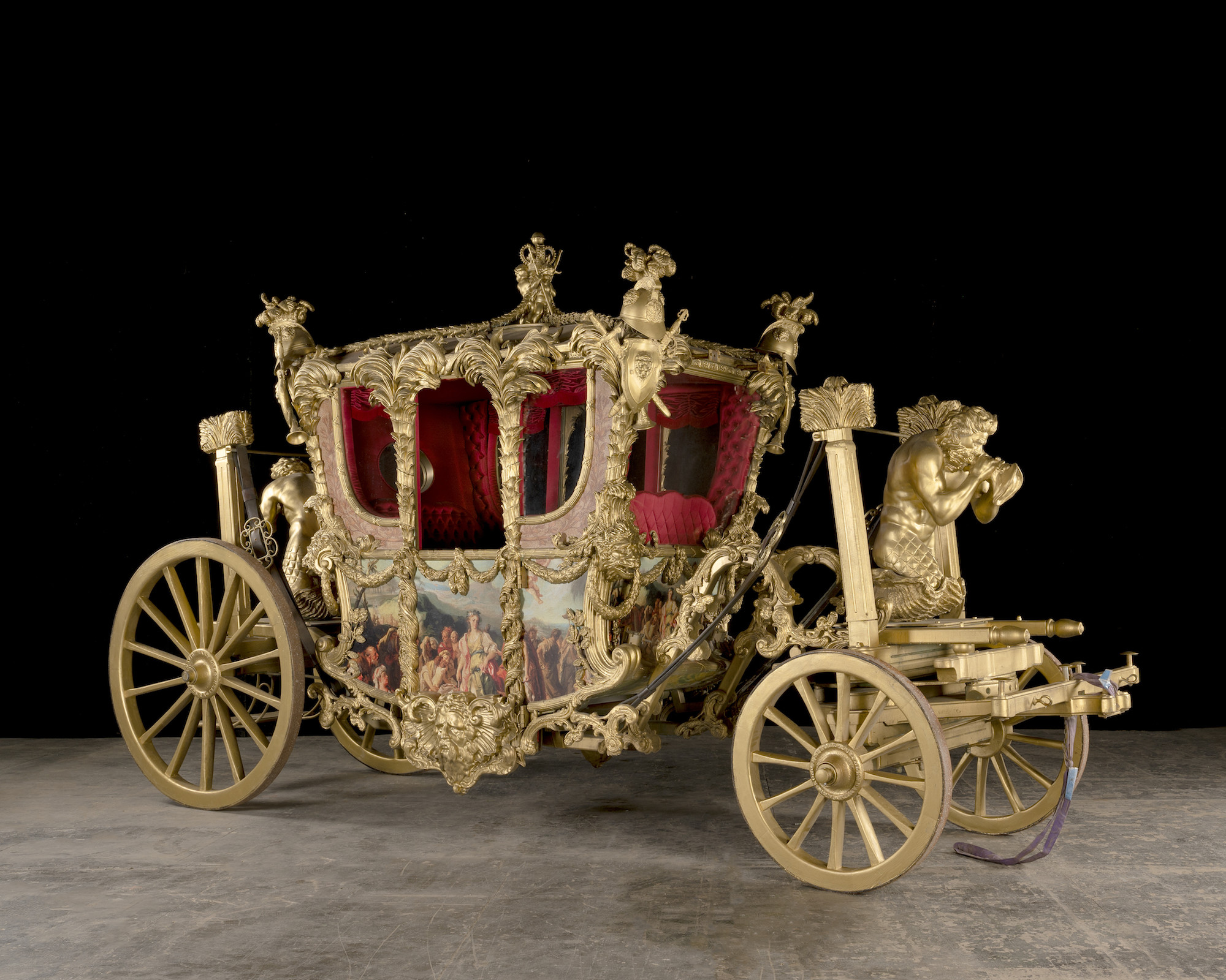Reproduction du Gold State Coach, d’après l’original commandé en 1760 par le premier marquis de Hastings pour le roi George III. 315 x 188 x 560 cm. Estimé : £30 000/50 000. Adjugé : £56 280 (frais inclus). © Bonhams
