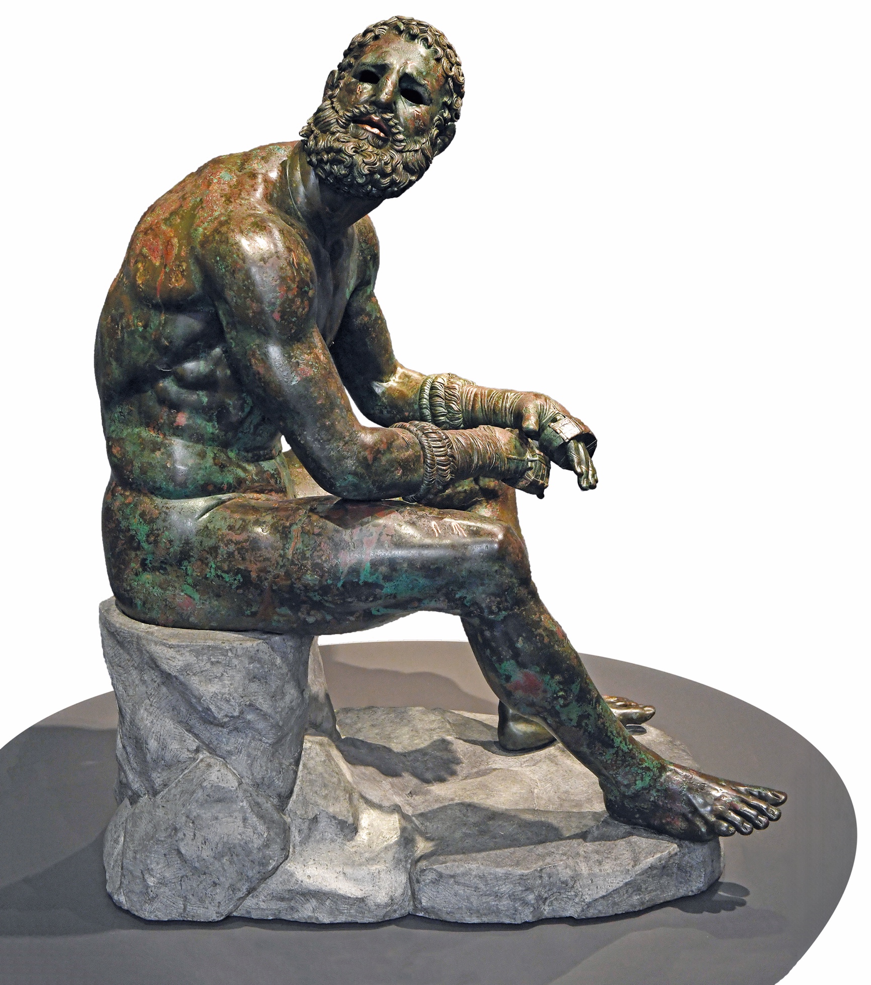 Copie de la statue du pugiliste assis. Résine métallique, 2022. Rome, museo nazionale romano.