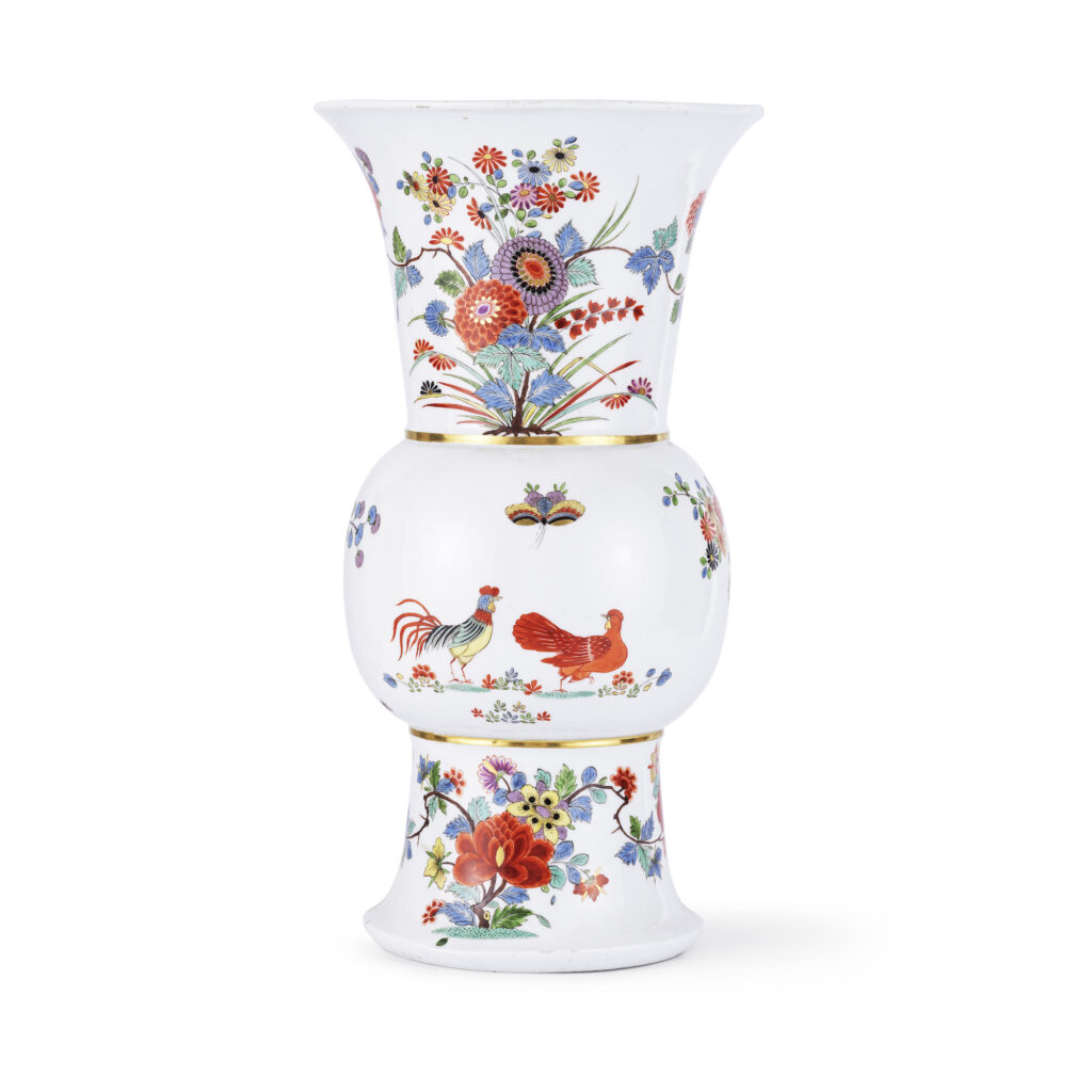 Vase en porcelaine de Meissen, vers 1730. Décor peint de style Kakiemon. Estimé : 20 000/30 000 €. Photo service de presse. © Bonhams Cornette de Saint Cyr
