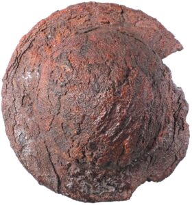 Chapeau d’essieu en fer dont la surface est recouverte de restes de tissus minéralisés. Apremont « La Motte aux fées » (Haute-Saône). MAN, inv. 25856.069. © F. Médard, Anatex