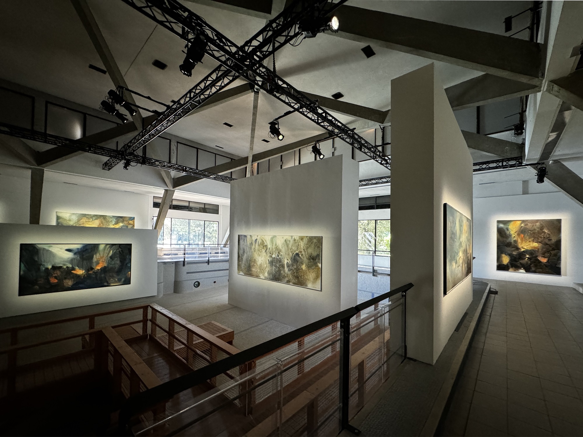 Vue de la rétrospective « In Nebula » de Chu Teh-Chun, Piscina Gandini, Fondazione Cini, Venise, 2024. © Yvon Chu