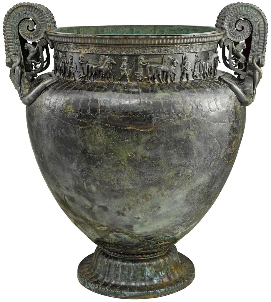 Cratère de Vix, vers 530 avant notre ère. Retrouvée en Bourgogne, cette œuvre a été probablement importée d’ateliers situés dans le sud de l’Italie (Grande-Grèce). Châtillon-sur-Seine, musée du Pays Châtillonnais - Trésor de Vix.