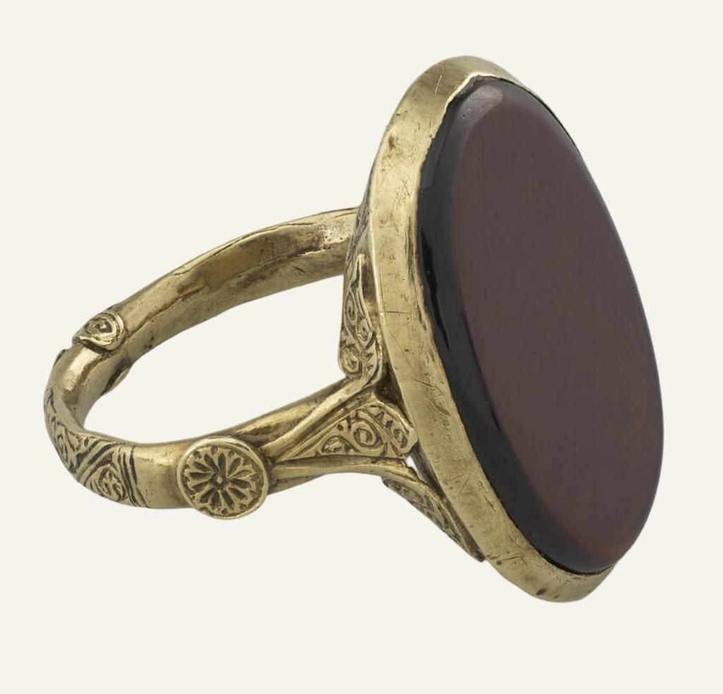 preview__bague-maurice-sully-france-1160-1200-or-grenat-musee-louvre.jpg