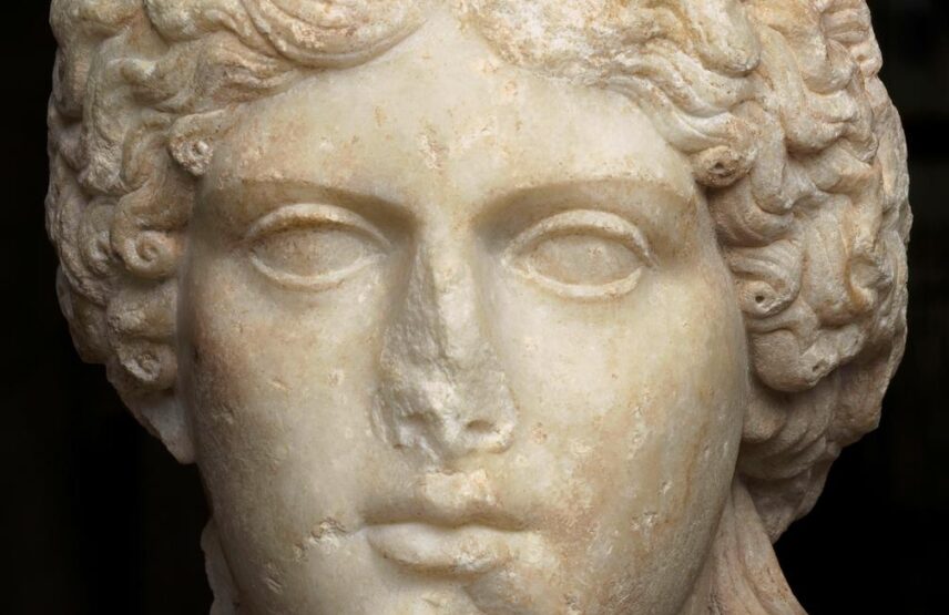 Portrait d’Agrippine l’Aînée (détail). Première moitié du Ier siècle de notre ère. Marbre, 36 cm de haut. Paris, musée du Louvre, DAGER.