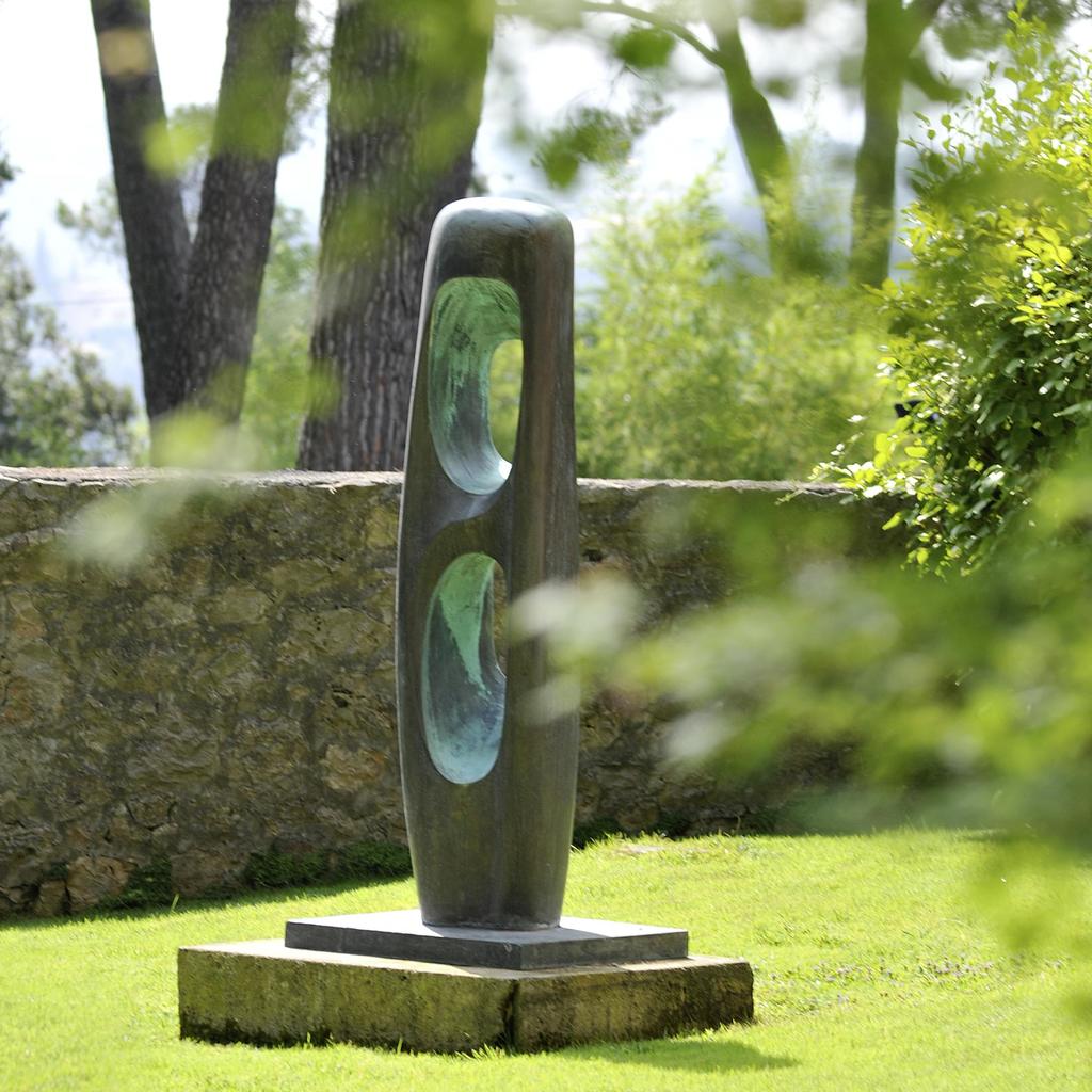 preview__barbara-hepworth-figure-walnut-1964-exposition-fondation-maeght-saint-paul-de-vence.jpg
