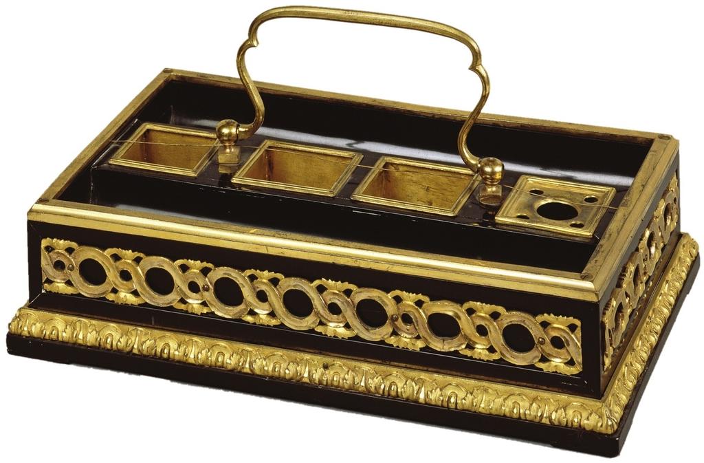 preview__ecritoire-1783-riesener-musee-chateau-versailles.jpg