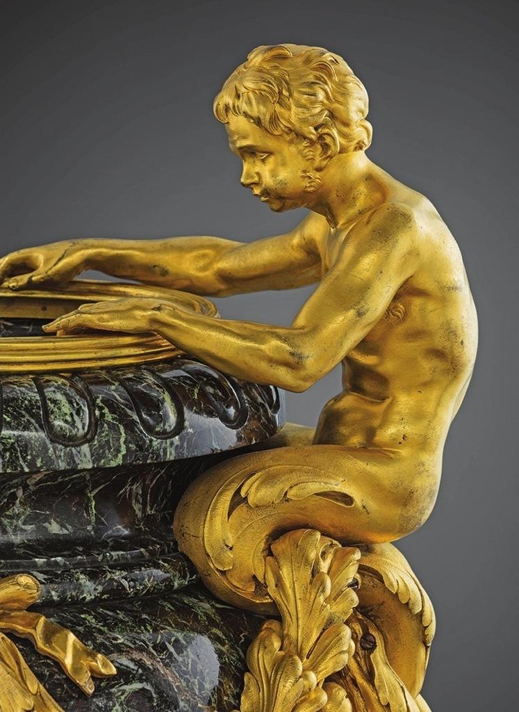 preview__francois-nicolas-vassou-paire-vases-1760-1765-bronze-collection-givenchy.jpg