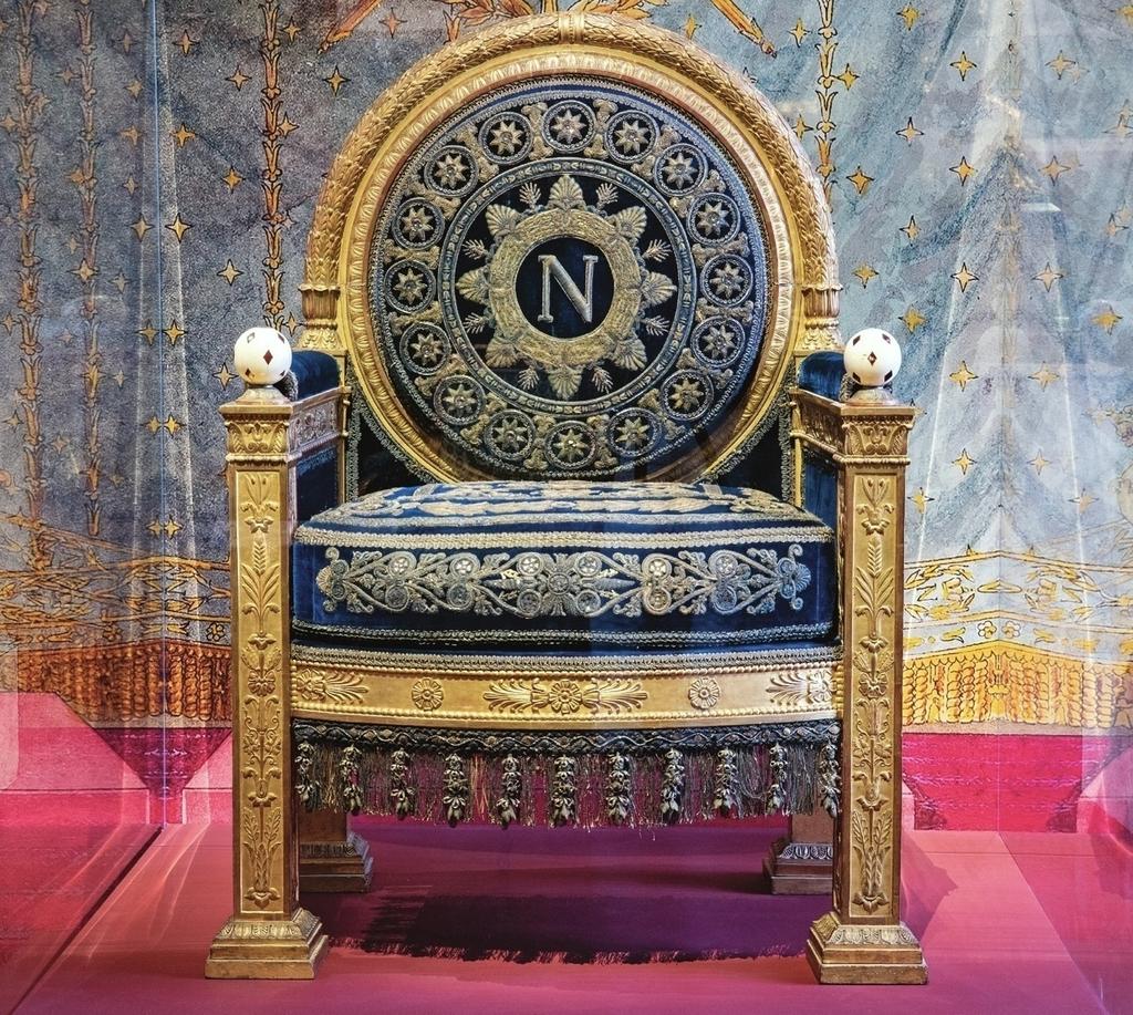 preview__jacob-desmalter-trone-empereur-napoleon-tuileries-exposition-palais-disparus-mobilier-national.jpg