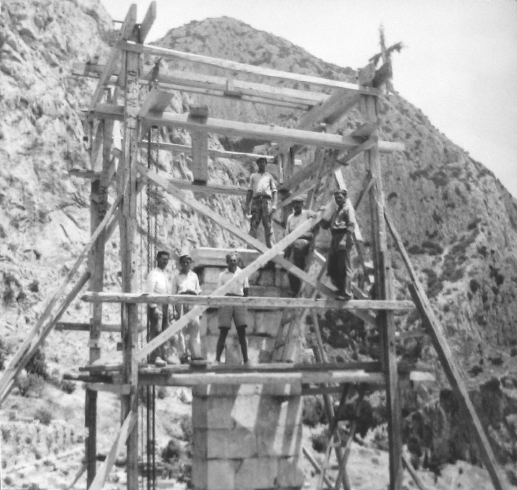 preview__restauration-delphes-pilier-prusias-1947.jpg