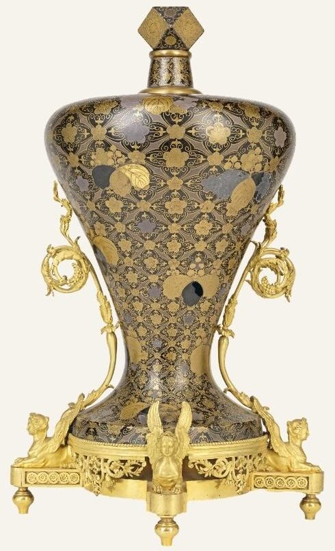 Web_preview__francois-remond-bouteille-sake-madame-de-pompadour-japon-epoque-edo-bronze-bois-laque-paris-musee-nissim-de-camondo.jpg