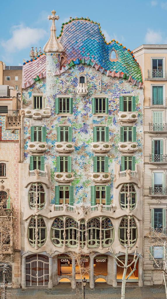 preview__casa-batllo-barcelone-antoni-gaudi-facade-rue-patrimoine-unesco.jpg