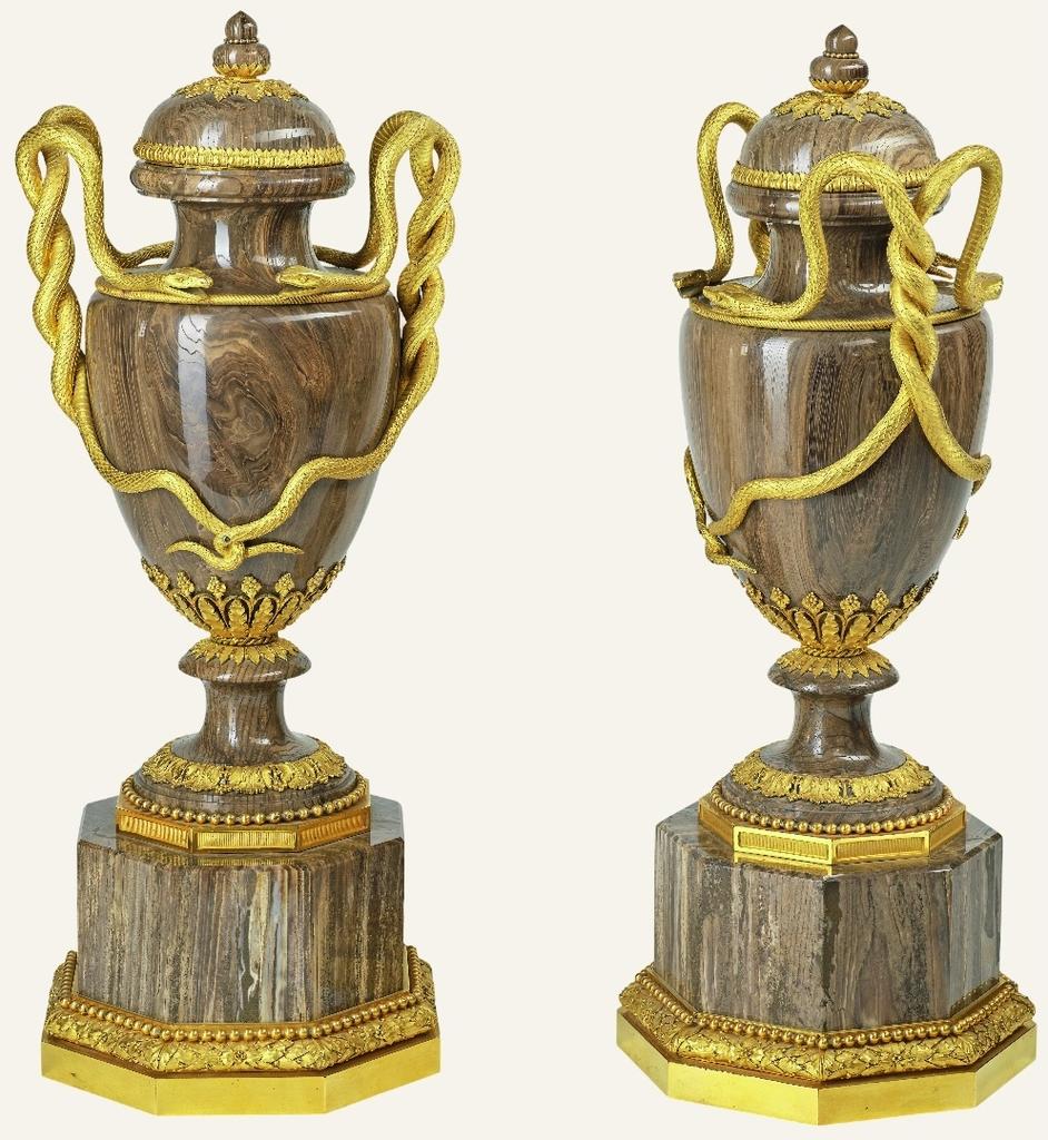 preview__francois-remond-ange-joseph-aubert-paire-vases-couverts-bronze-fondu-cisele-dore-bois-petrifie-paris-musee-nissim-de-camondo.jpg