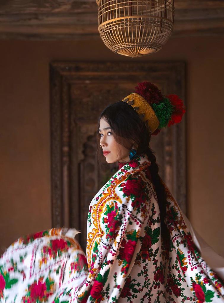 Fatimah Hossaini (née en 1993), Jeune femme coiffée d’un chapeau Topak, Kaboul, Afghanistan, 2020.