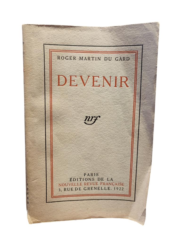 Roger Martin du Gard, Devenir !, Paris, Ollendorff, 1909 (réémission Paris, éditions de la Nouvelle Revue française, 1922). Achat à la librairie L’ivre livre (Foix), 2025. Bibliothèque de l’École nationale des chartes, 8BENC19. Couverture ajoutée en 1922 sur le corps d’ouvrage imprimé par Ollendorff en 1909.