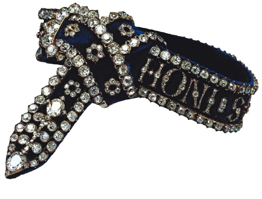 preview__rundell-bridge-jarretiere-prince-albert-1840-or-diamants-velours.jpg