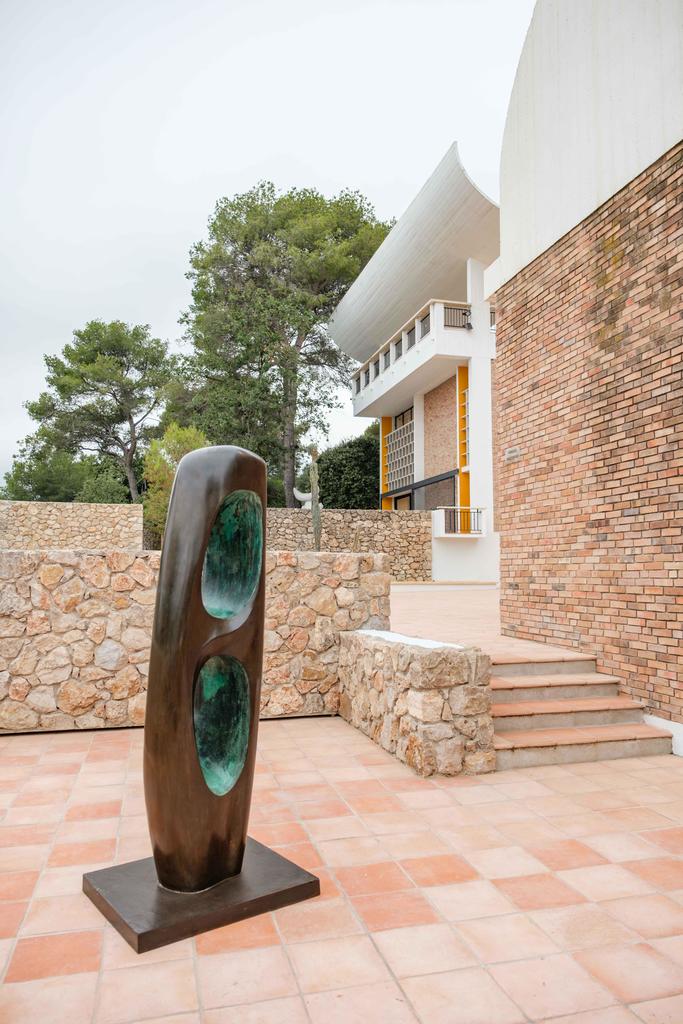 preview__barbara-hepworth-figure-noix-1964-bronze-exposition-fondation-maeght-saint-paul-de-vence.jpg