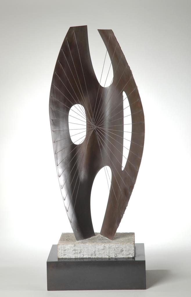 preview__barbara-hepworth-maquette-pour-figure-ailee-1957-laiton-isopon-fils-metalliques-beton-wakefield-council-permanent-art-exposition-fondation-maeght-saint-paul-de-vence.jpg