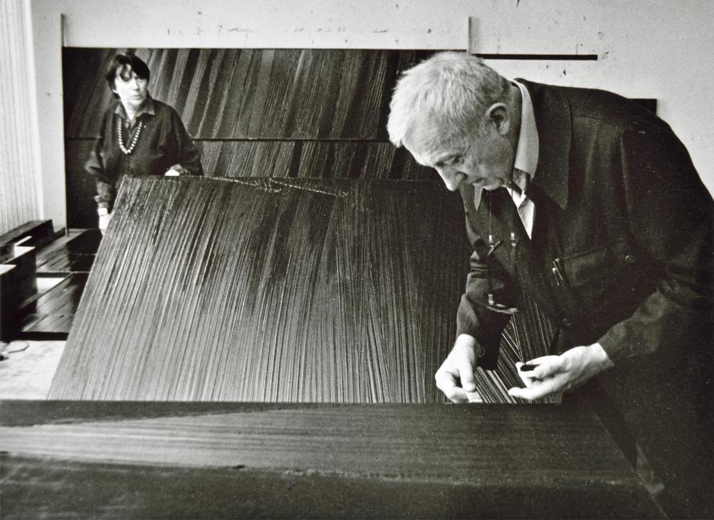 preview__michel-dieuzaide-photographie-pierre-colette-soulages-atelier-rue-saint-victor-1988-rodez-musee-soulages-exposition-musee-fabre-montpellier.jpg