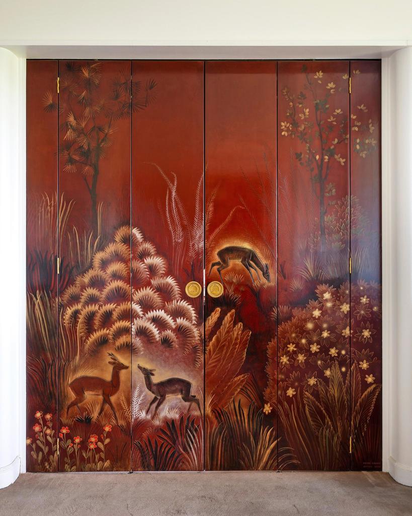 preview__pierre-dunand-maison-leleu-double-porte-pliante-six-volets-vers-1942-1946-laque-bois-laiton-vente-paris-bonhams-cornette-saint-cyr-2-octobre-2025.jpg