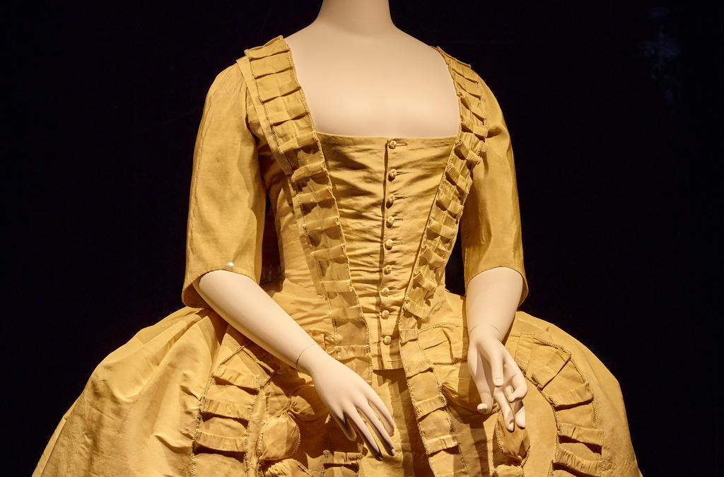 Robe à la française (détail), vers 1785-1789. Arles, musée de la Mode et du Costume.