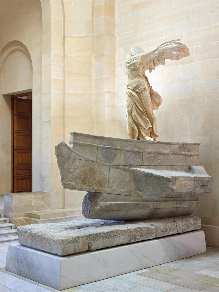 preview__victoire-de-samothrace-musee-du-louvre-vue-d-ensemble.jpg