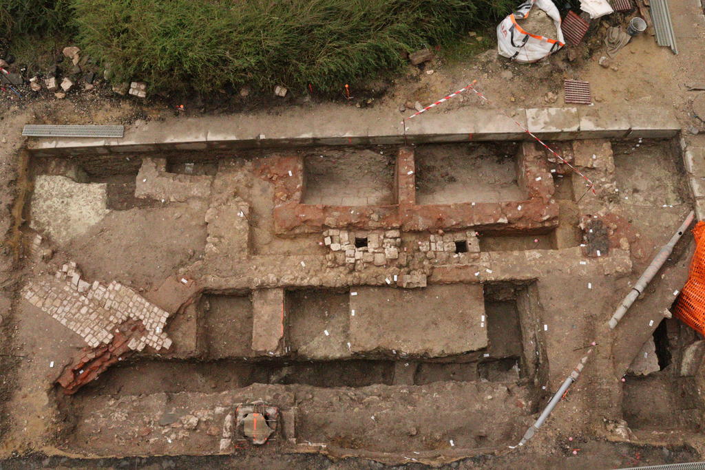 Vue générale vers le sud-ouest et depuis les étages de l’ancien Hôtel-Dieu.